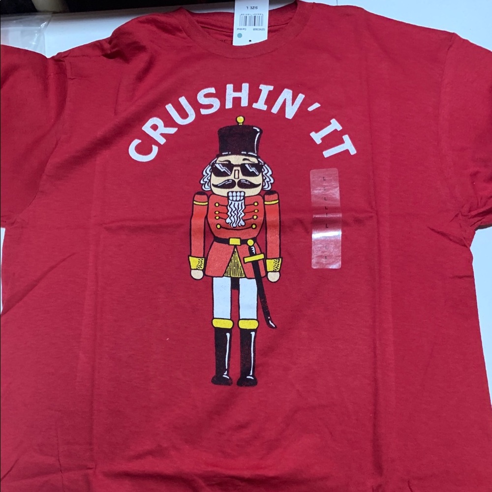 Crushin it Christmas T-shirt. New NWT